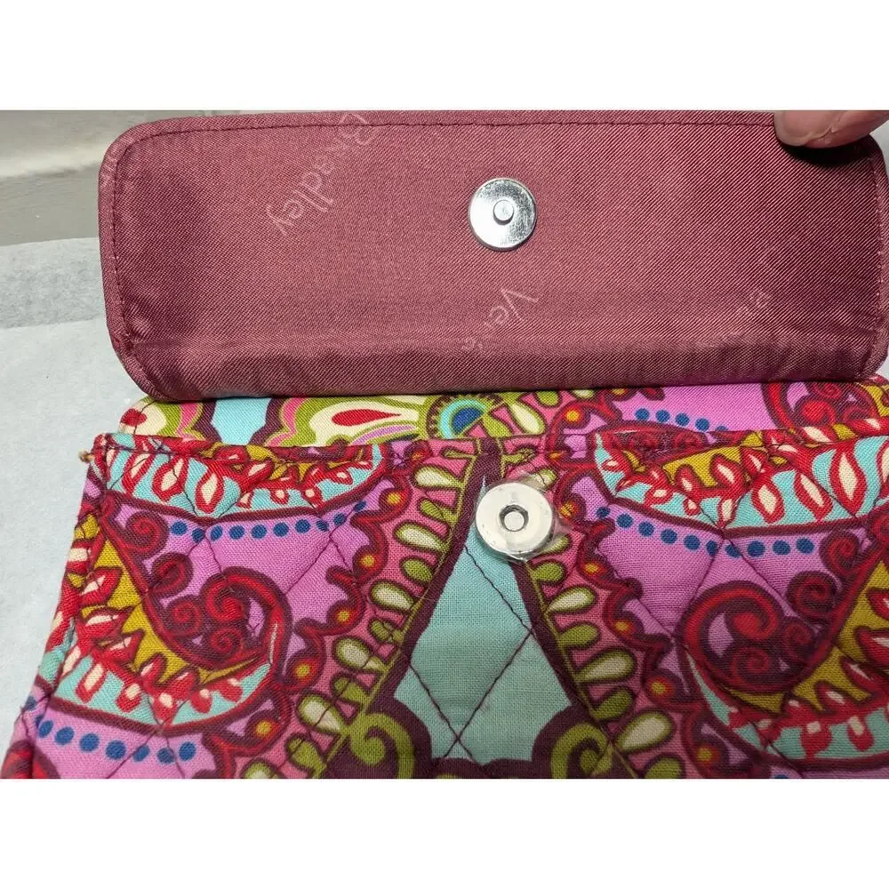 Vera Bradley Wristlet Resort Medallion Quilted Boho Wallet - Picture 3 of 6